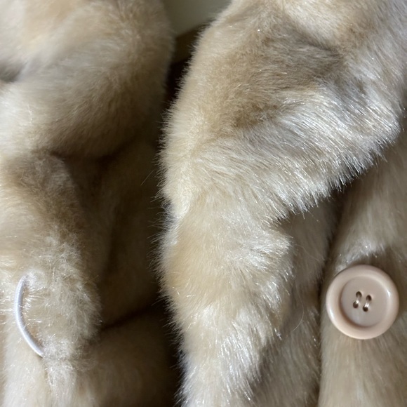 Faux fur.  New never worn- was in my mothers closet - Picture 9 of 10